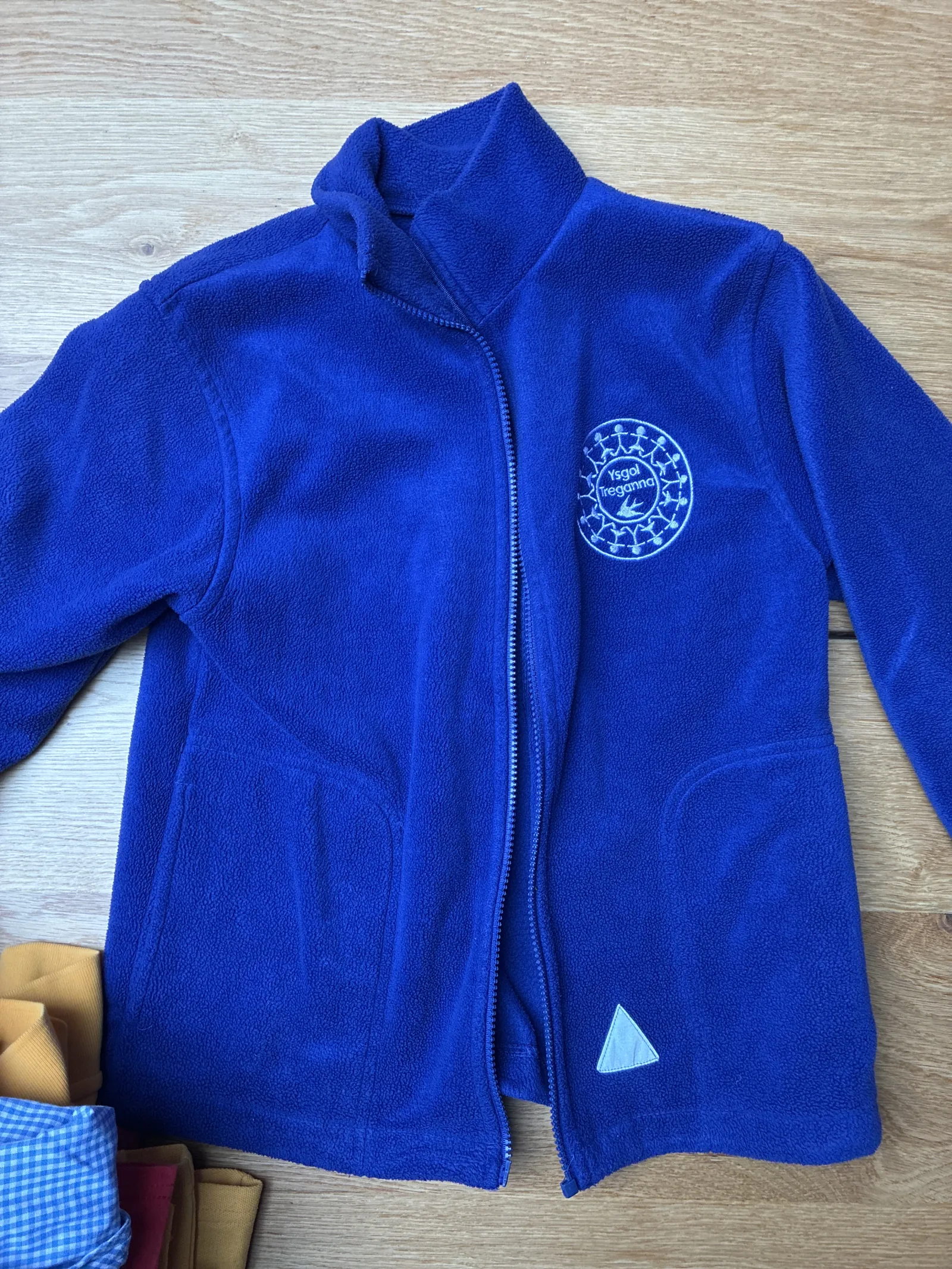 Treganna fleece (age 8-10) zip broken but otherwise in great condition