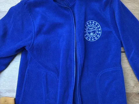 Treganna fleece (age 8-10) zip broken but otherwise in great condition