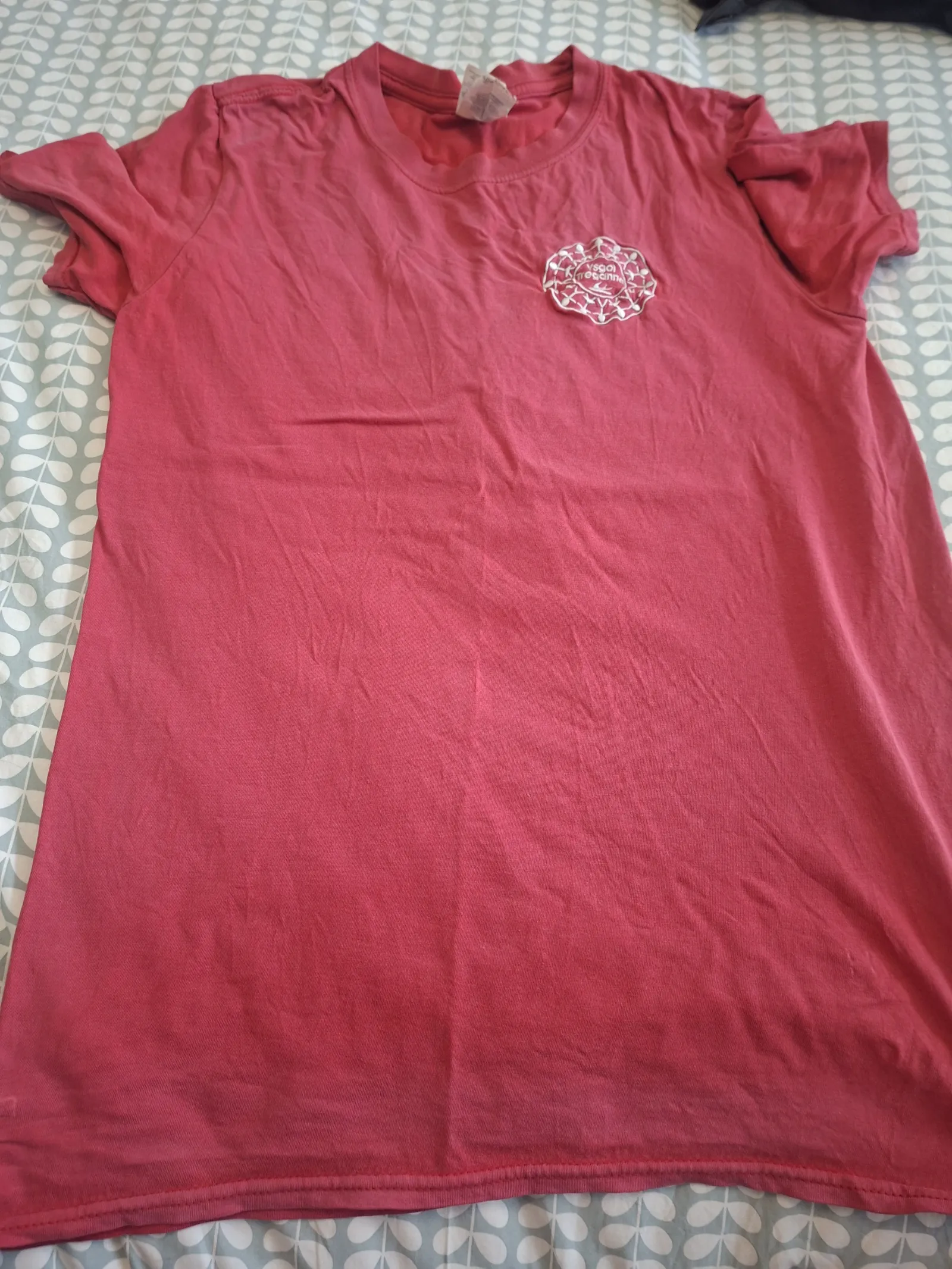 Red pe t shirt