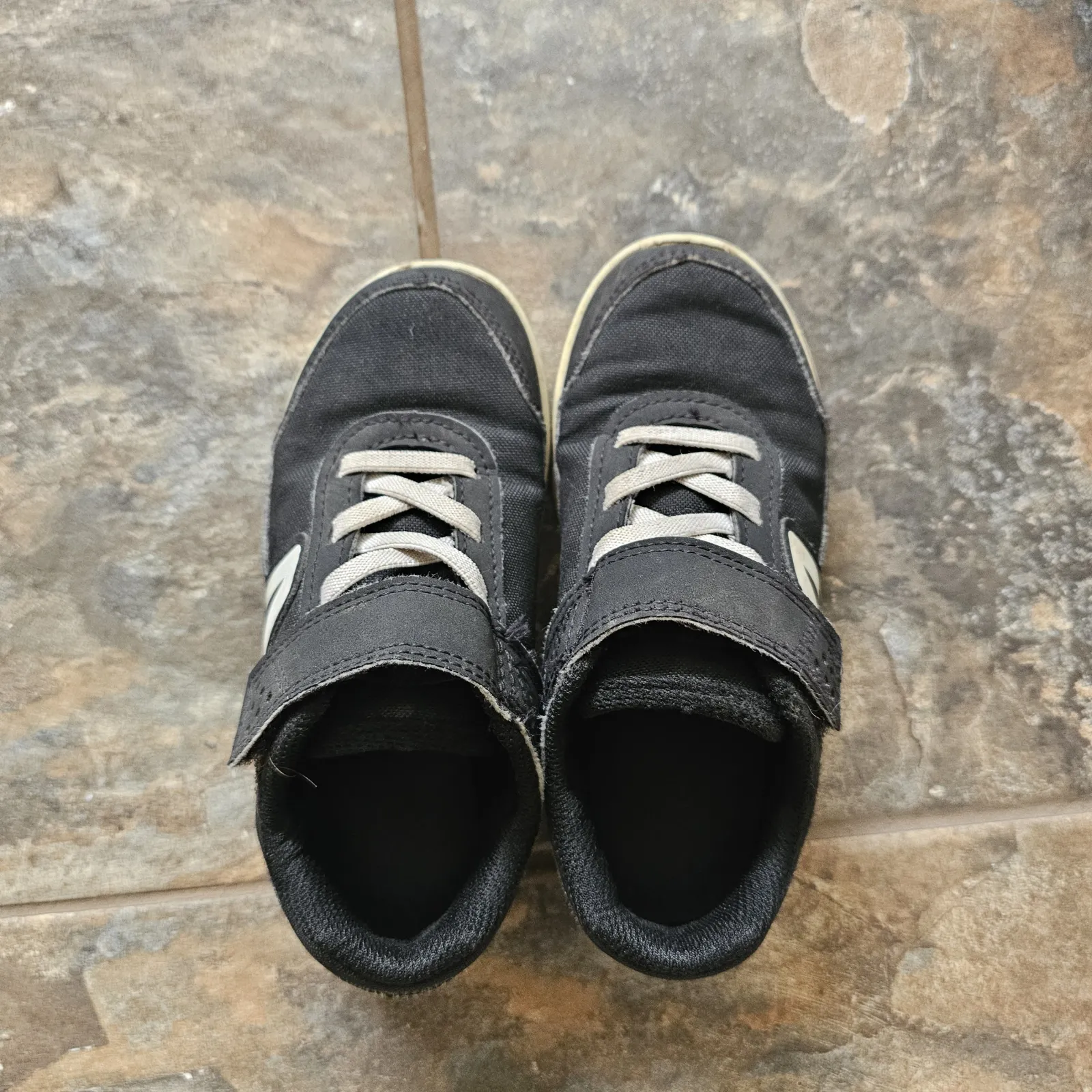 Black trainers size 9.5