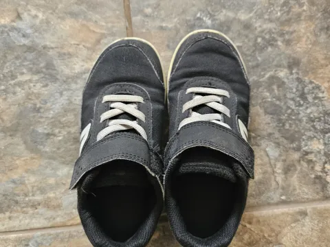 Black trainers size 9.5