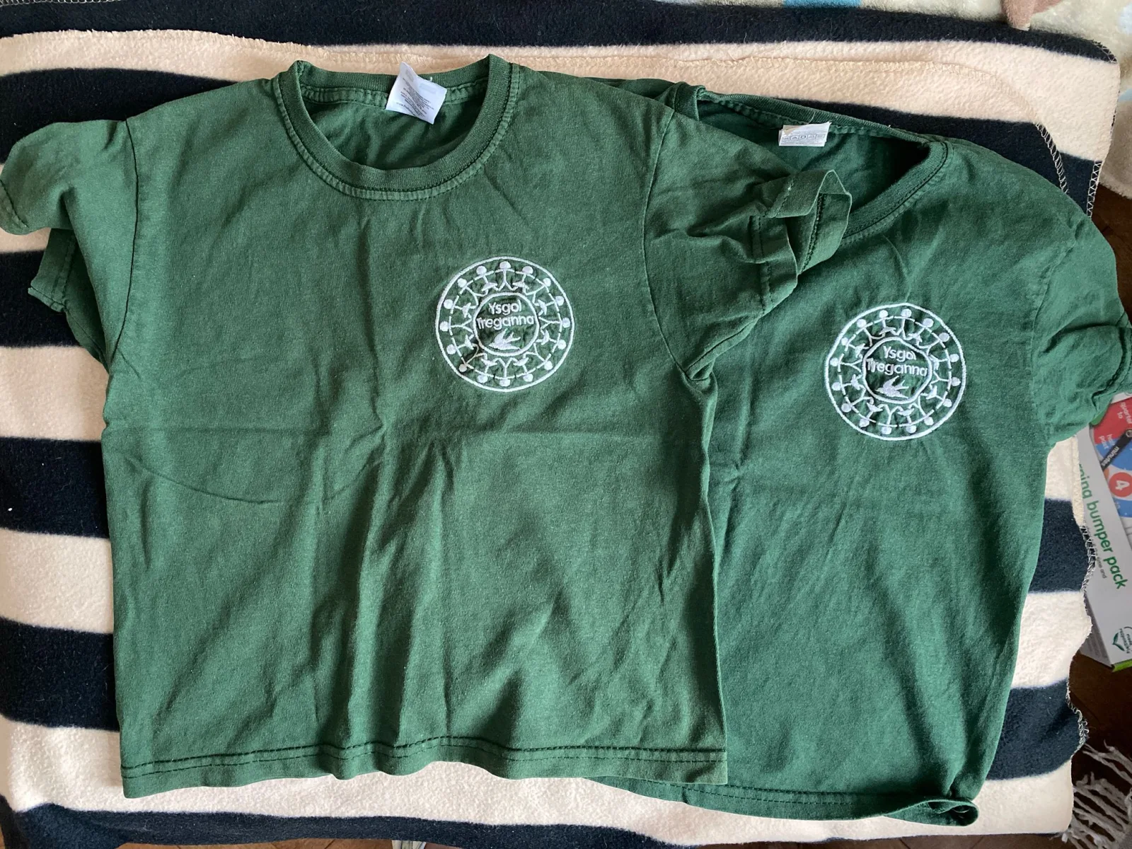 x2 Green PE t-shirts