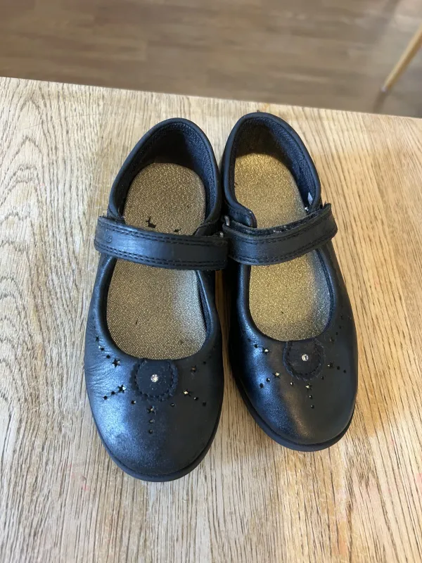 Girls school shoes Clarks 9 1/2 F