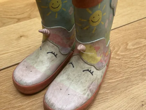 Wellie - size 8 (need a clean!)