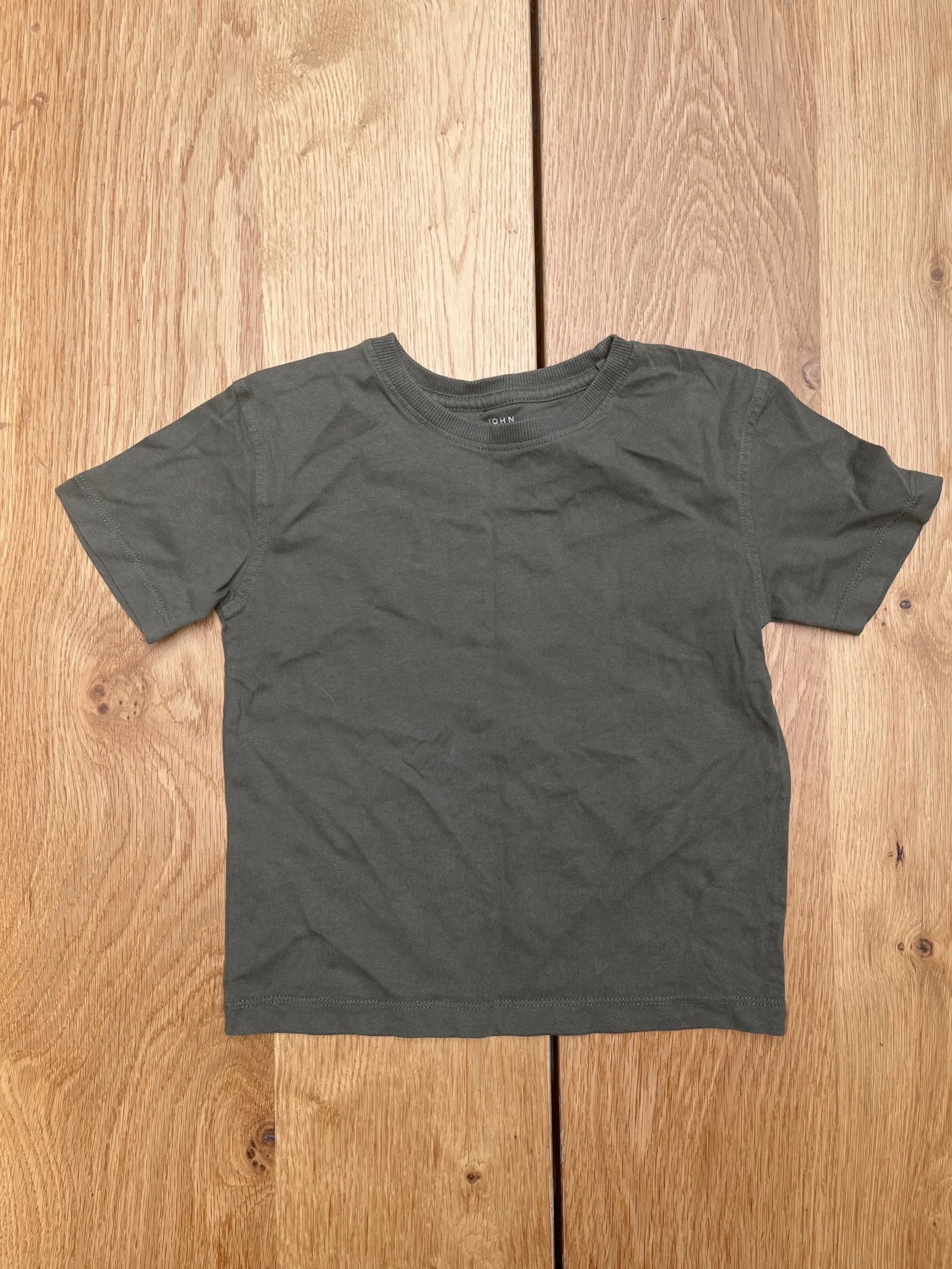 Green t-shirt age 5