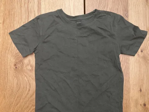 Green t-shirt age 5