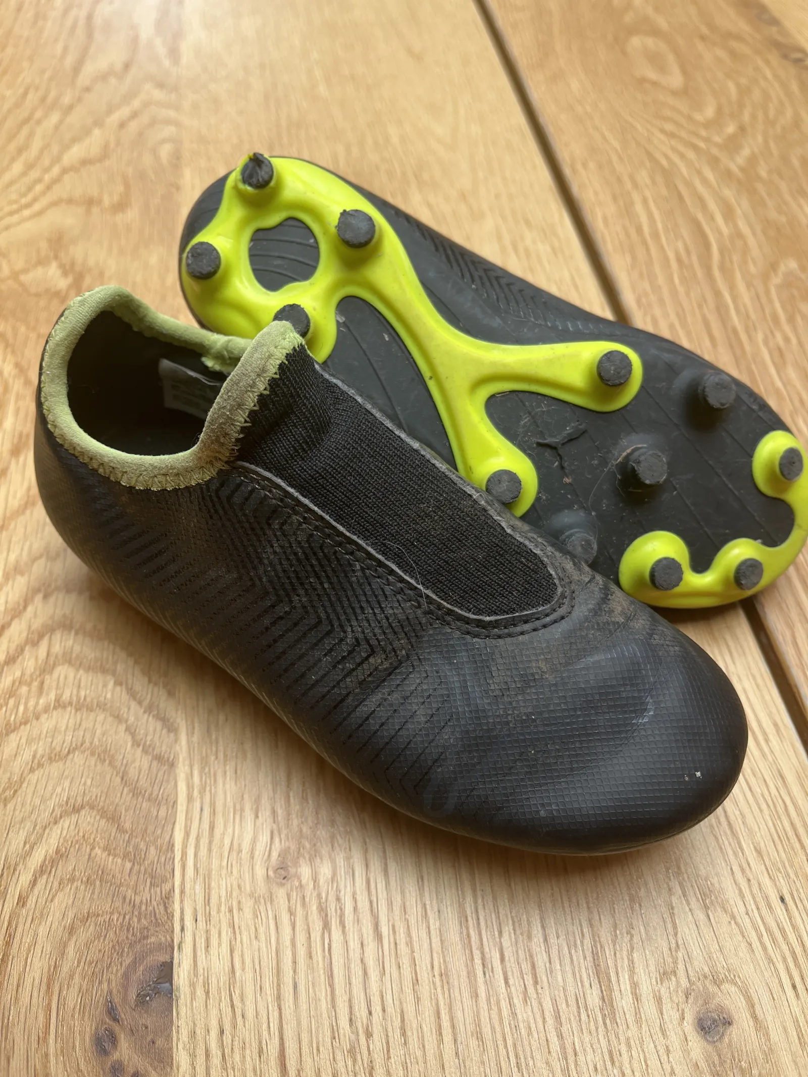 Football shoes size 11 (UK)