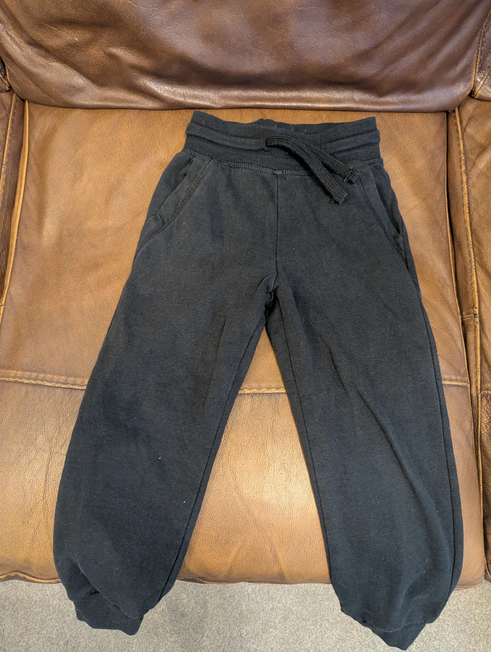 Black joggers 5-6 2 pockets