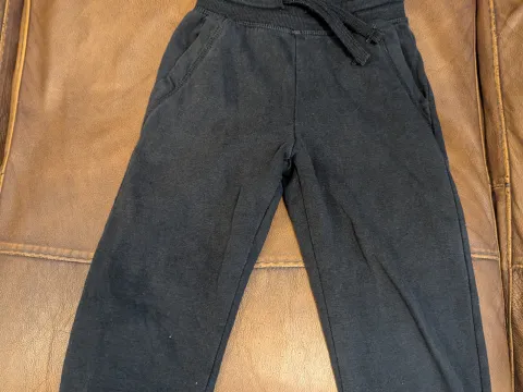 Black joggers 5-6 2 pockets