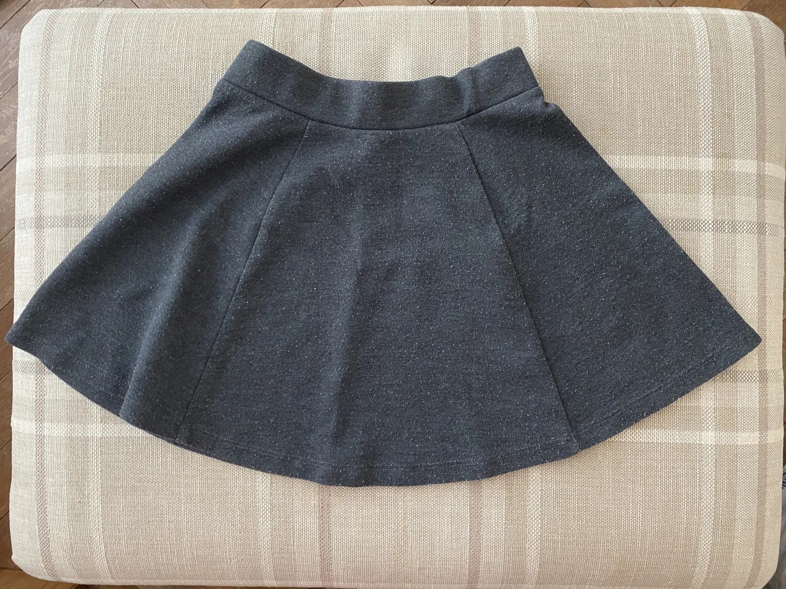Grey skirt Aged 4-5