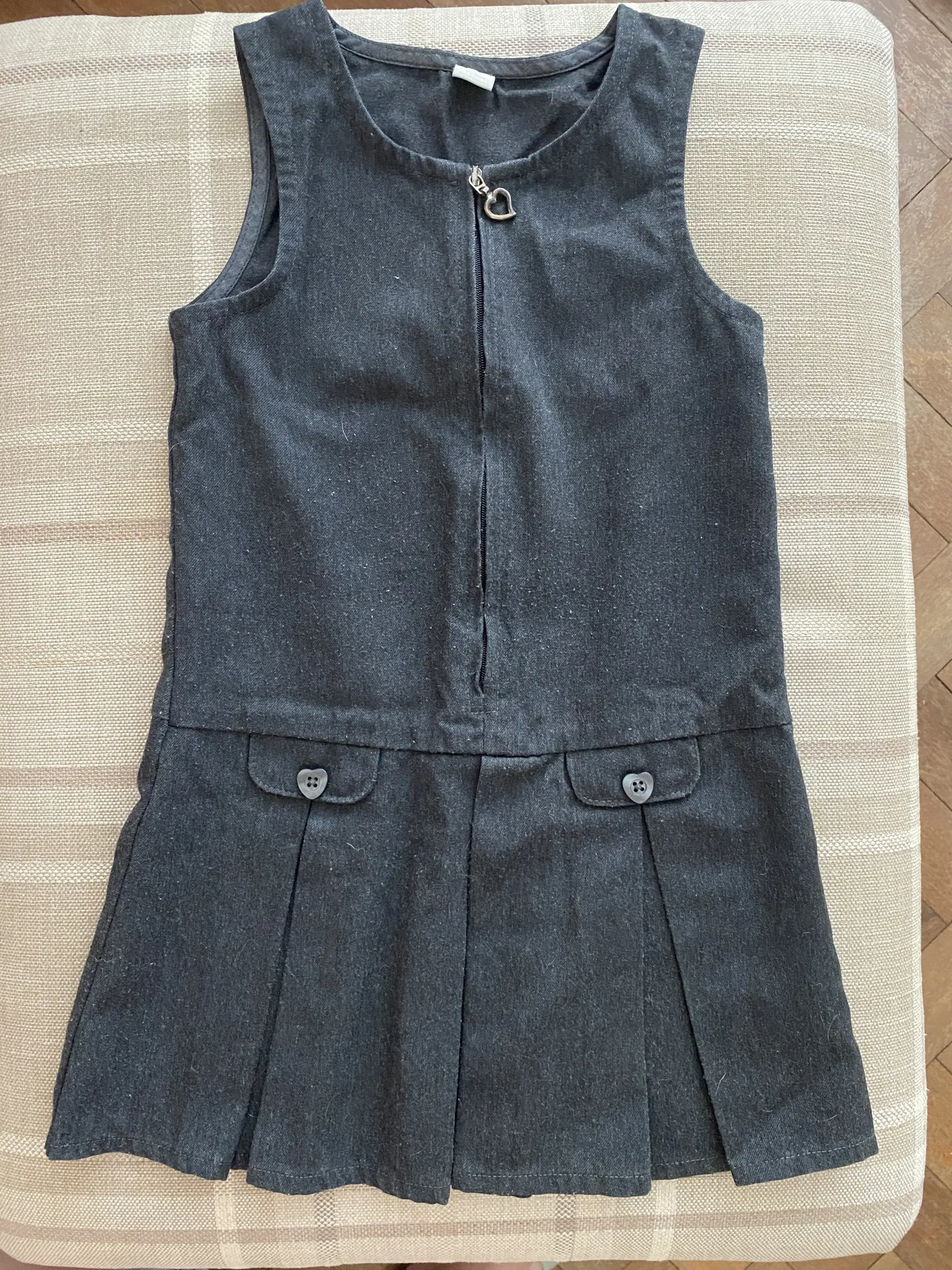 Grey pinafore dress Aged 4yrs