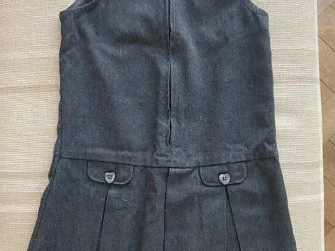 Grey pinafore dress Aged 4yrs