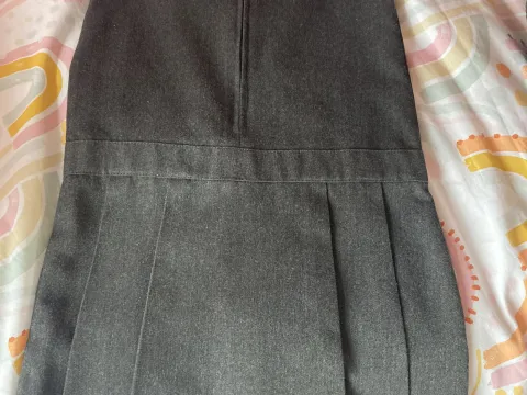 1 x  F & F Age 4-5Y Silver star zipped pinafore