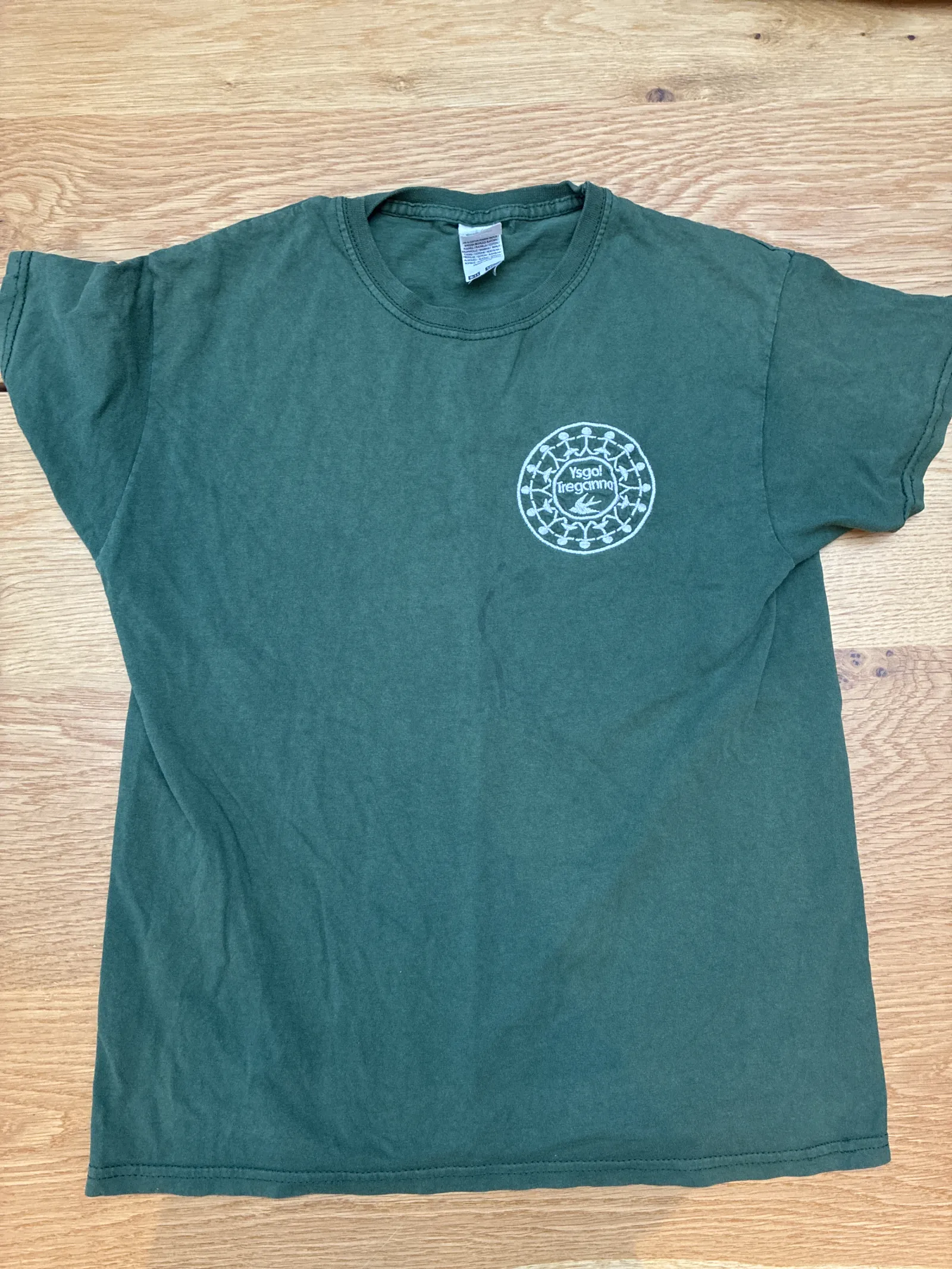 Green t-shirt size 9-11