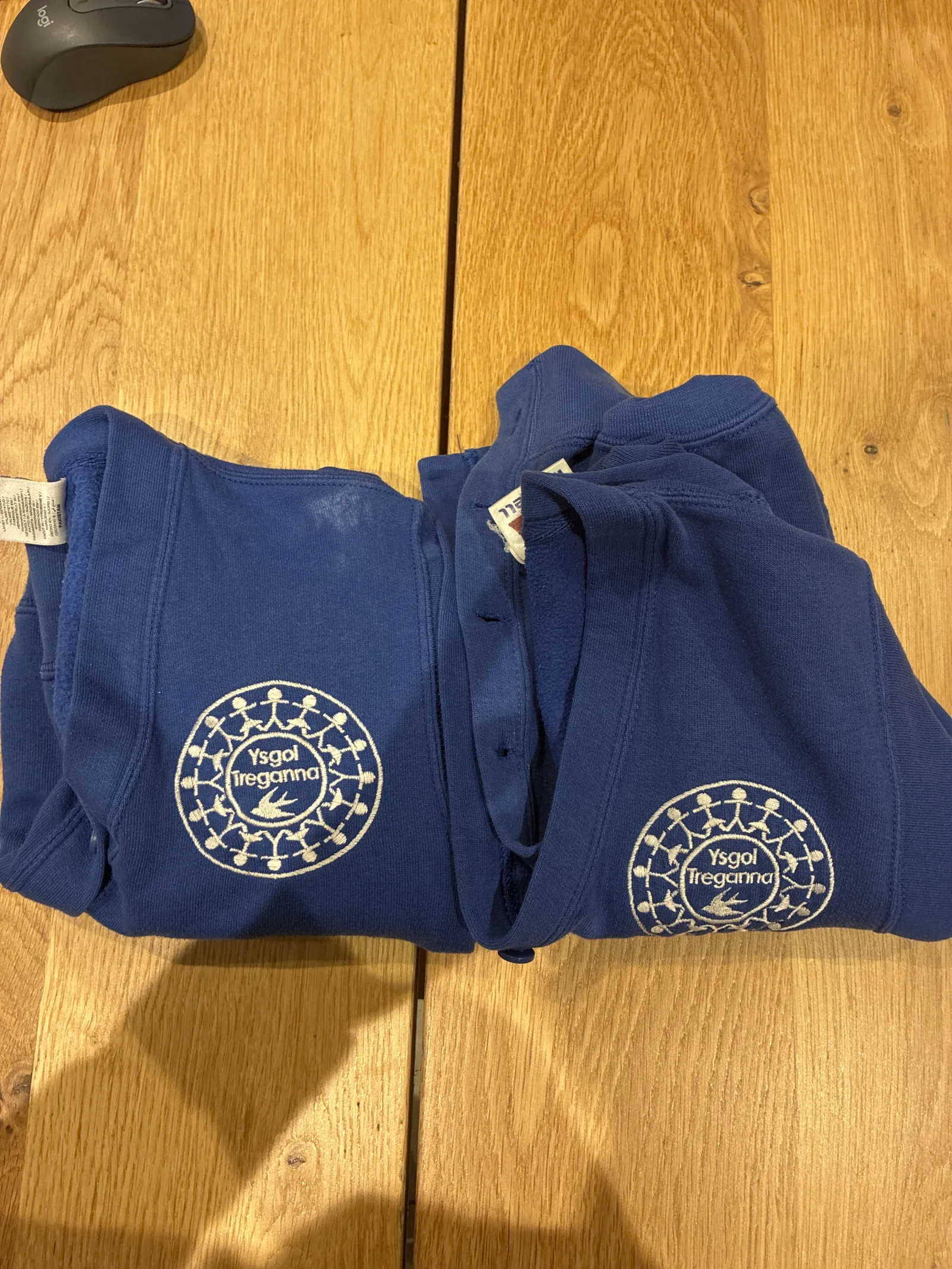 Cardigan 5-6 with logo x2