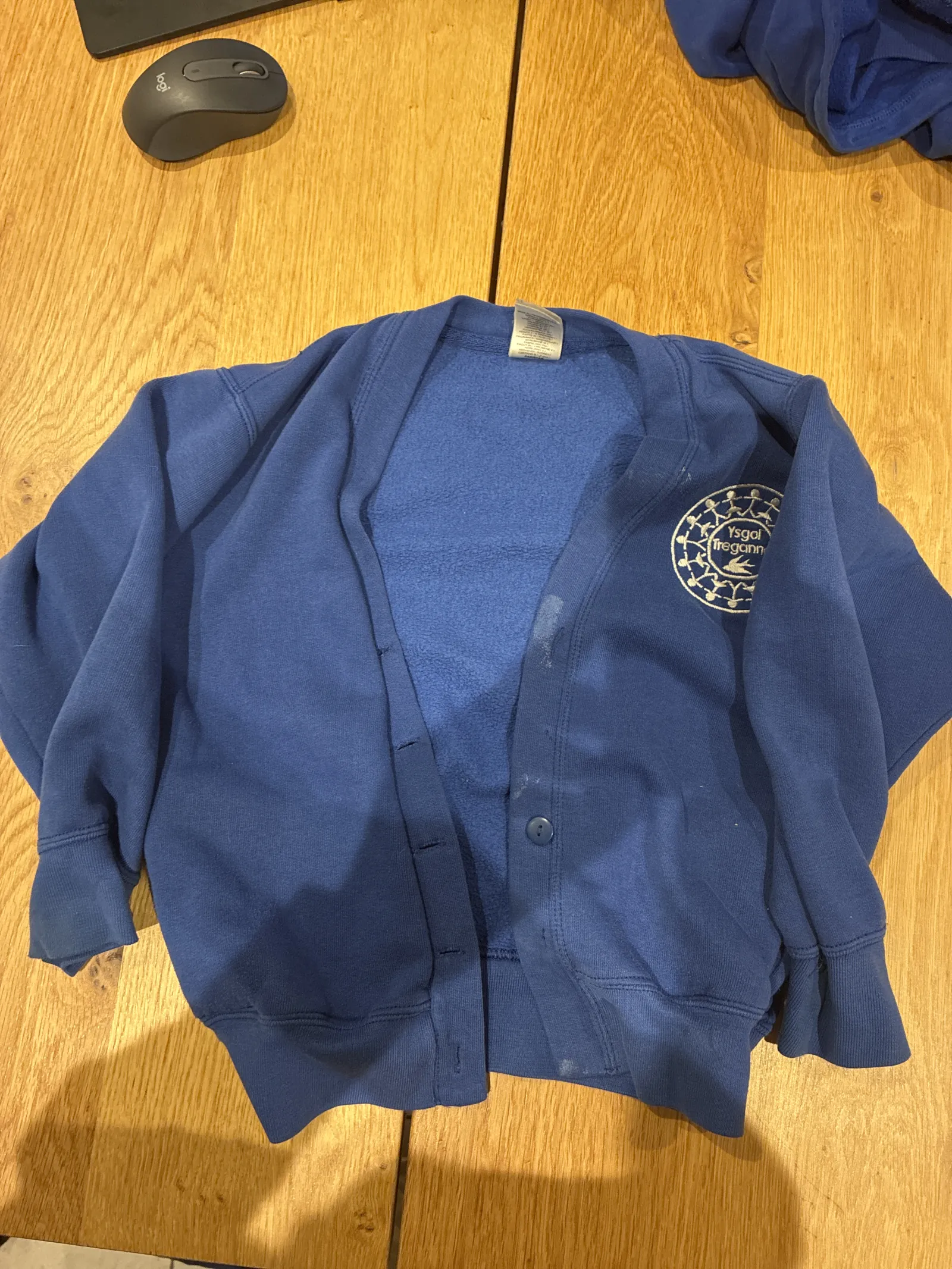 Cardigan (missing buttons)