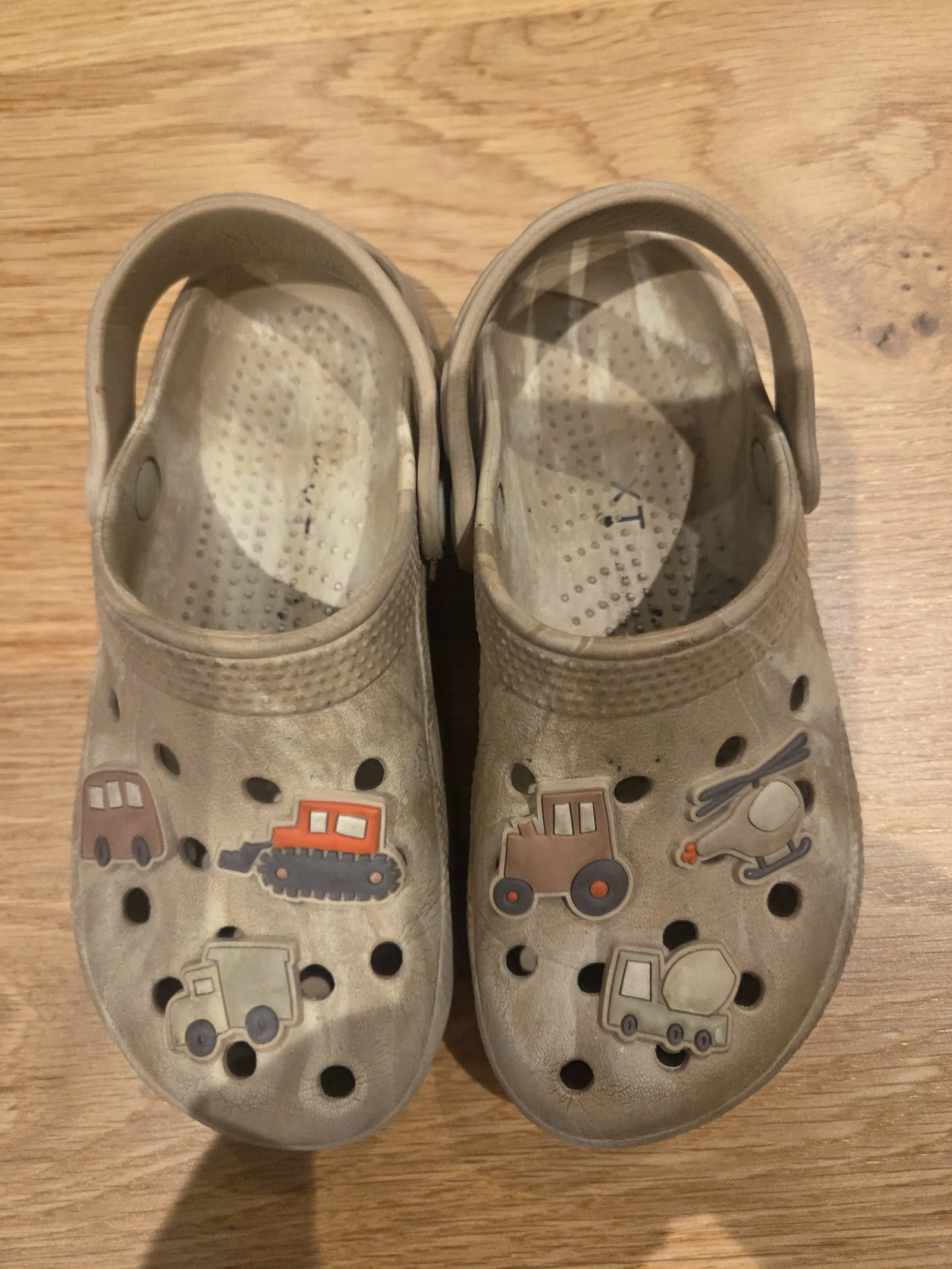 Next clogs