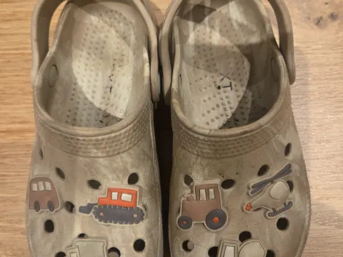 Next clogs
