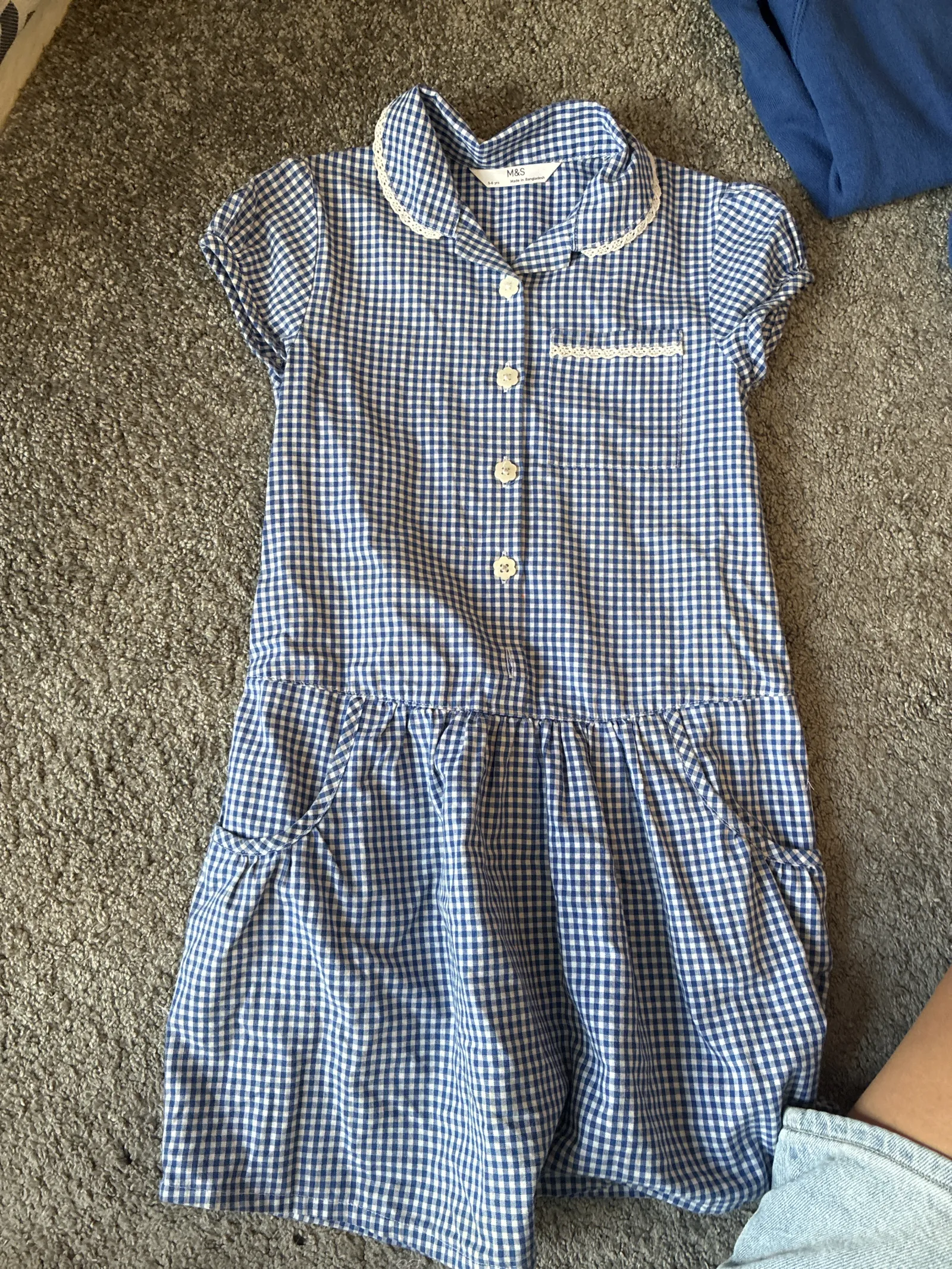 Summer dress 5-6 never been warn.
