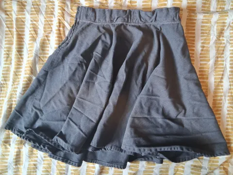 M&S grey skirt '8-9' yrs.