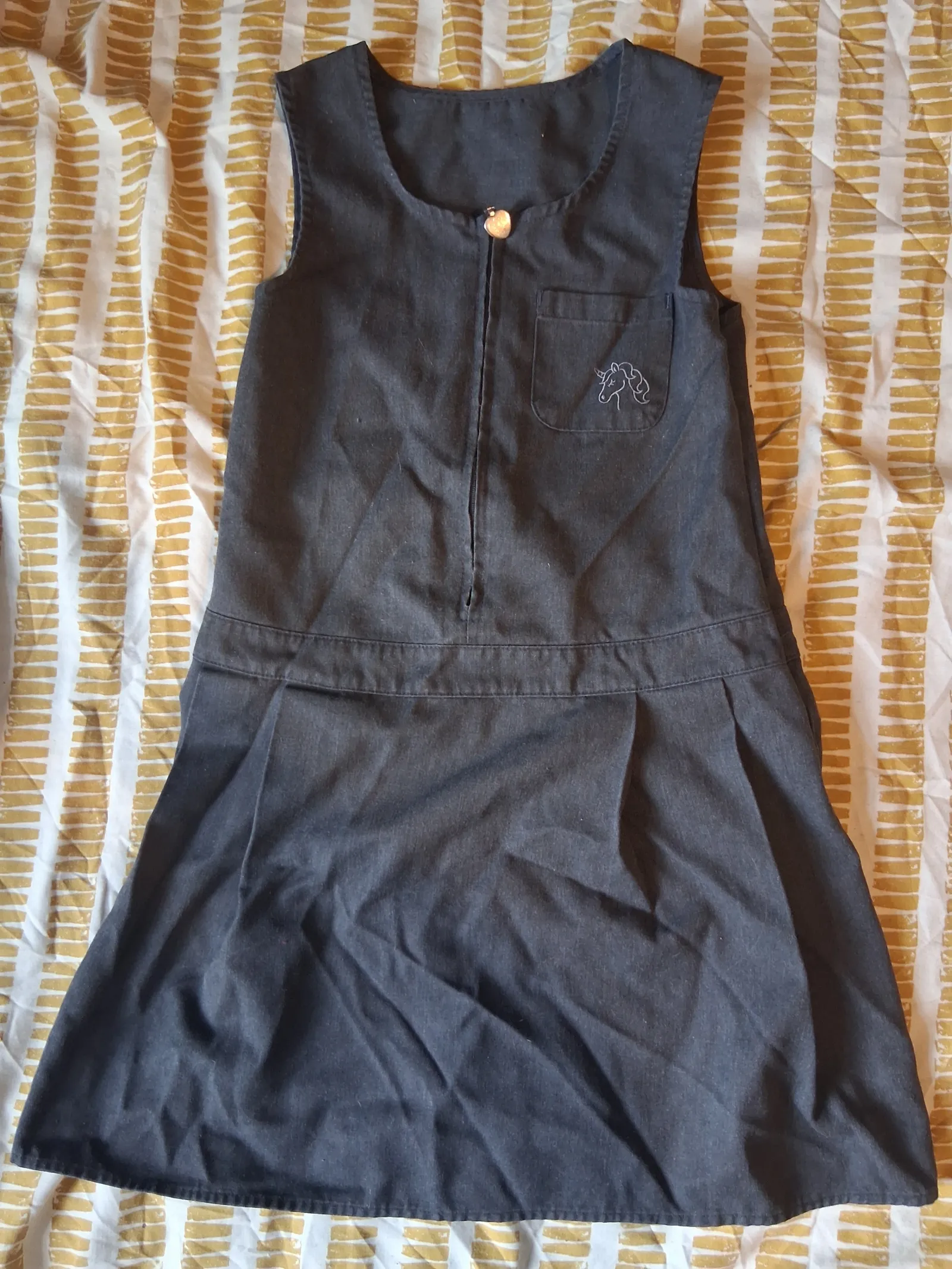 Nutmeg grey dress '6-7' yrs.