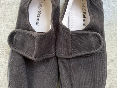 M and S Black Unisex Pumps